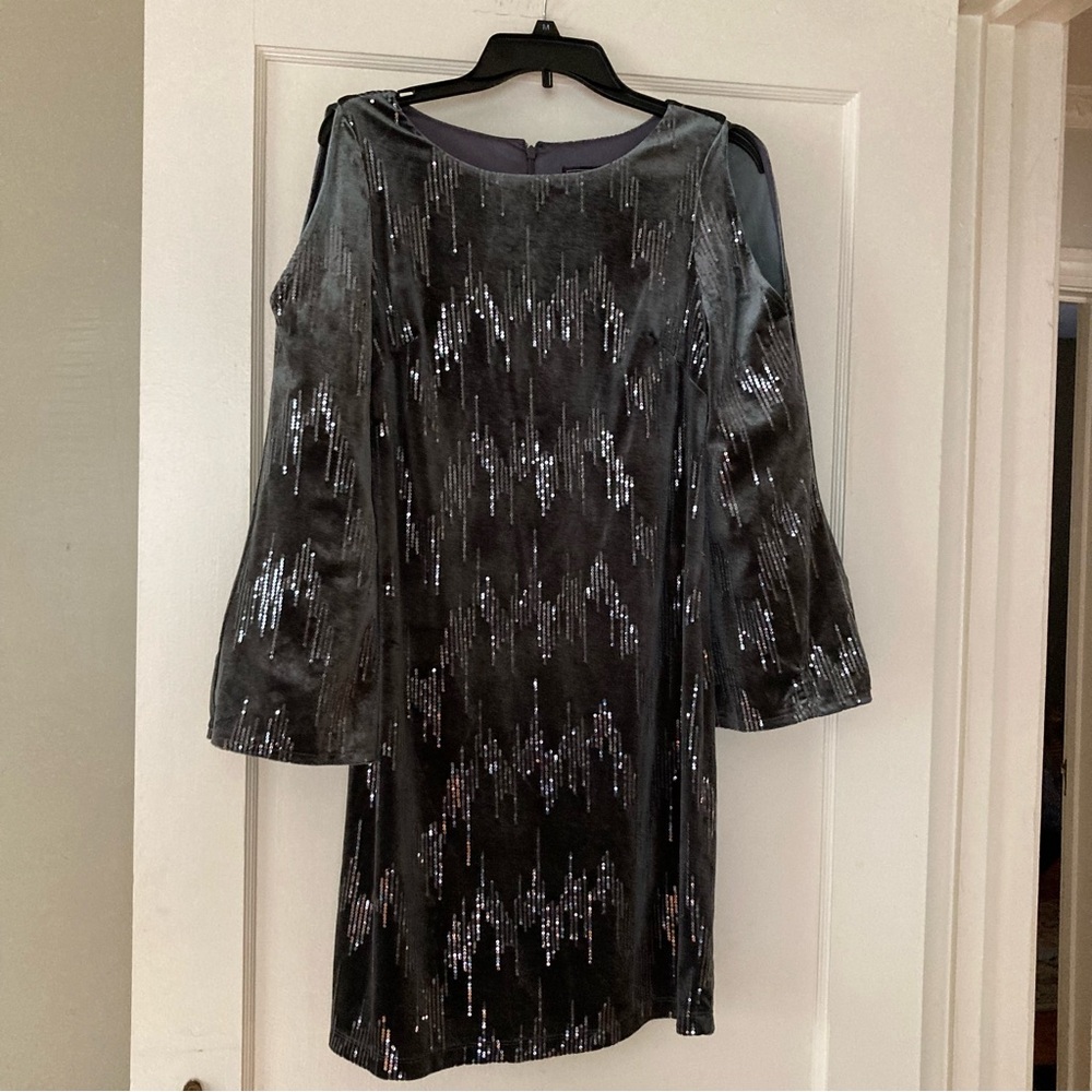 Jessica Howard Velvet Cocktail Dress With Sequins And Long Sleeves - Size 6 NWOT